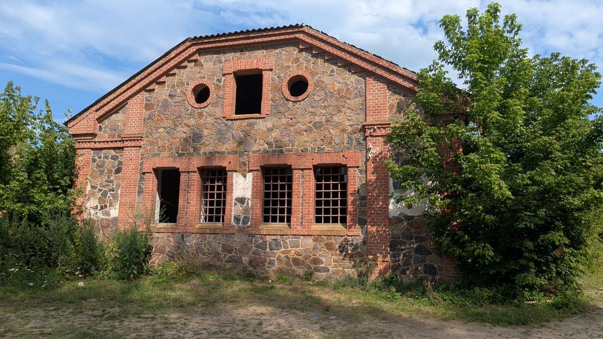 AriTheLegend's tweet image. I love abandoned places aesthetics ✨