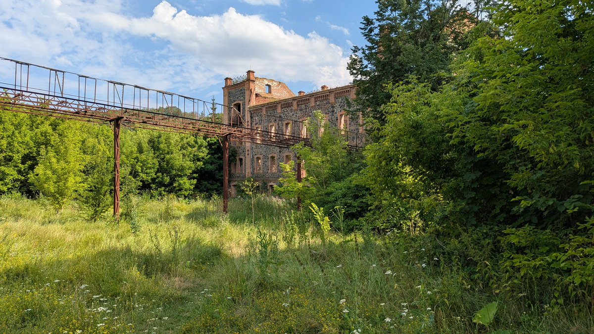 AriTheLegend's tweet image. I love abandoned places aesthetics ✨