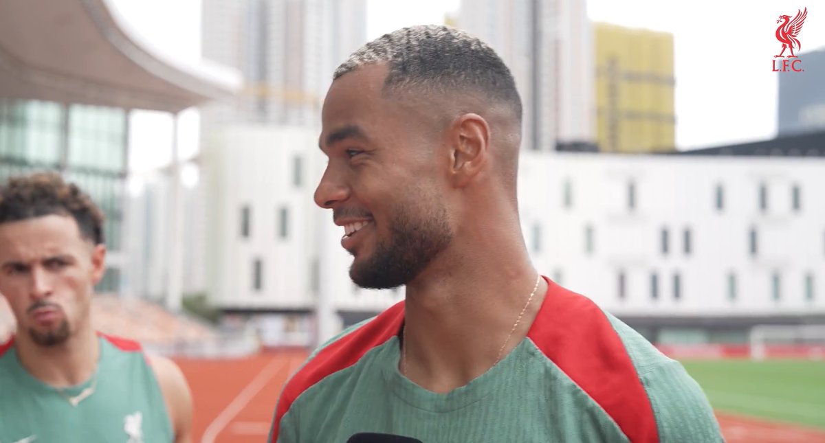 TheoSquiresECHO's tweet image. 😏 Curtis Jones gatecrashed Cody Gakpo interview as he &apos;disagreed&apos; over #LFC&apos;s fastest player.

🗣️ &quot;He’s an incredible player! Probably the fastest in the team, one of the strongest, got the best technique.&quot;

🔗 liverpoolecho.co.uk/sport/football…