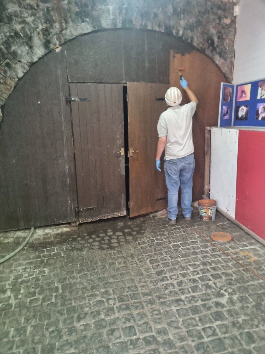 scouse_mouse_20's tweet image. Volunteers working hard on an out of hours at the HeritageCentre. Ladies toilets being painted as well as the doors that lead to the tunnels. The gent's toilets are next.