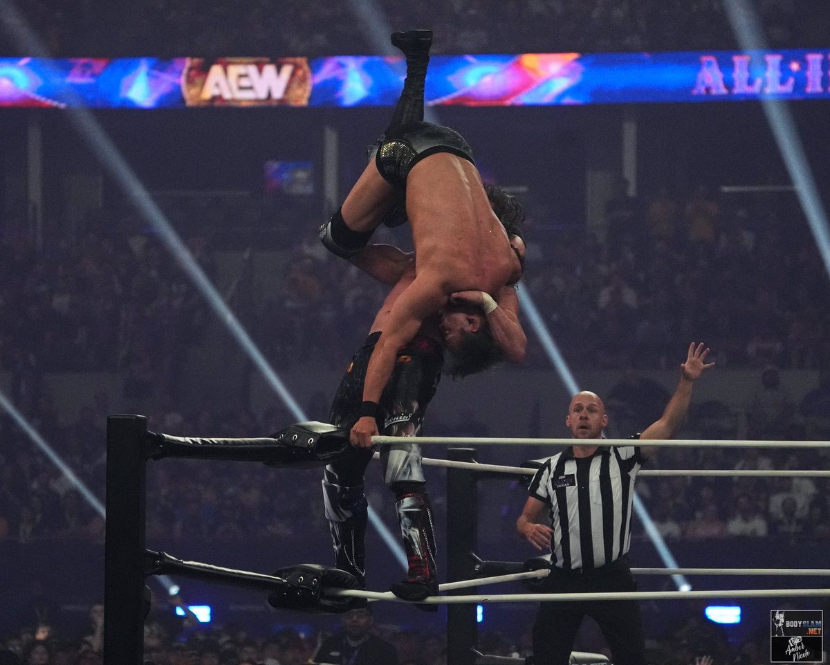 AmberNicoPhoto's tweet image. Kenny Omega vs. Kazuchika Okada at AEW All In in Dallas, TX #aew #aewdynamite #aewallin #allintexas #aewcollision #allelitewrestling #wrestling #ambernicophoto #kennyomega #okada