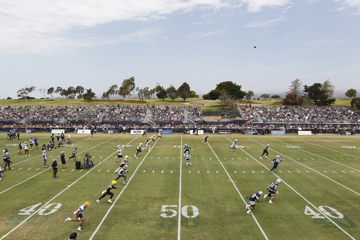 VisitOxnardCA's tweet image. It’s go time. 🏈 Dallas Cowboys Training Camp is officially underway in Oxnard and the team is fired up.
📍 Swing by for a free practice and see it all for yourself. Now through 8/13.
🔗 For all information --> bit.ly/3NRArAy
#VisitOxnard #VisitCa #DallasCowboys