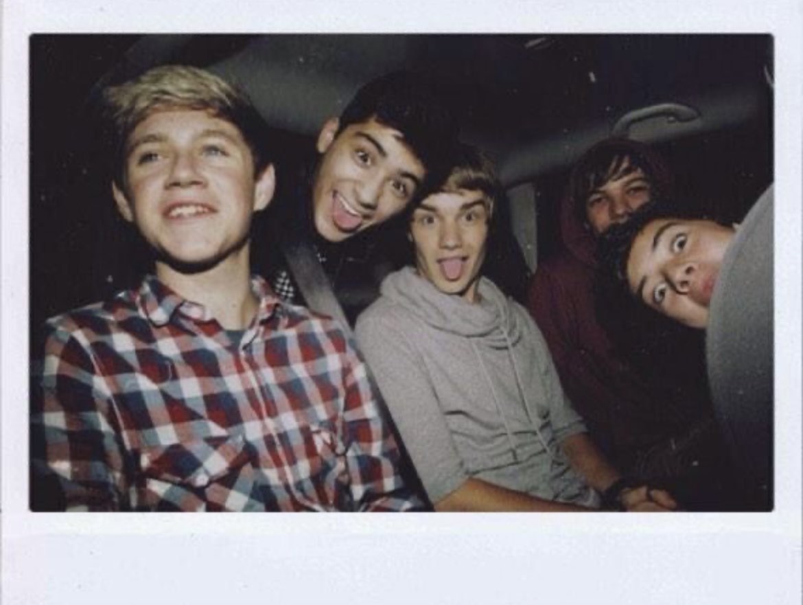 starโฎ (@hannieisa_) on Twitter photo you are, and always will be, the greatest team that the world has ever seen.
One band. One dream. One direction.
happy 15th anniversary, my first loves.โค๏ธ<a href="/onedirection/">One Direction</a> #15YearsOfOneDirection #15Yearsof1D you are, and always will be, the greatest team that the world has ever seen.
One band. One dream. One direction.
happy 15th anniversary, my first loves.โค๏ธ<a href="/onedirection/">One Direction</a> #15YearsOfOneDirection #15Yearsof1D