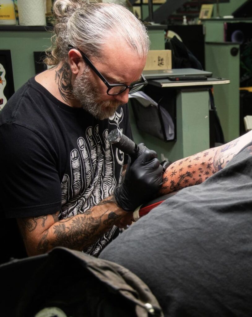 theQuietus's tweet image. Aaron Turner – #Sumac frontman and guest star on the new album from the mighty #PharaohOverlord – tells tQ what his parallel career in tattooing has taught him about humility and human connection
Aaron Turner on the Philosophy of Tattooing
buff.ly/DsG3Y78
@SUMACband
