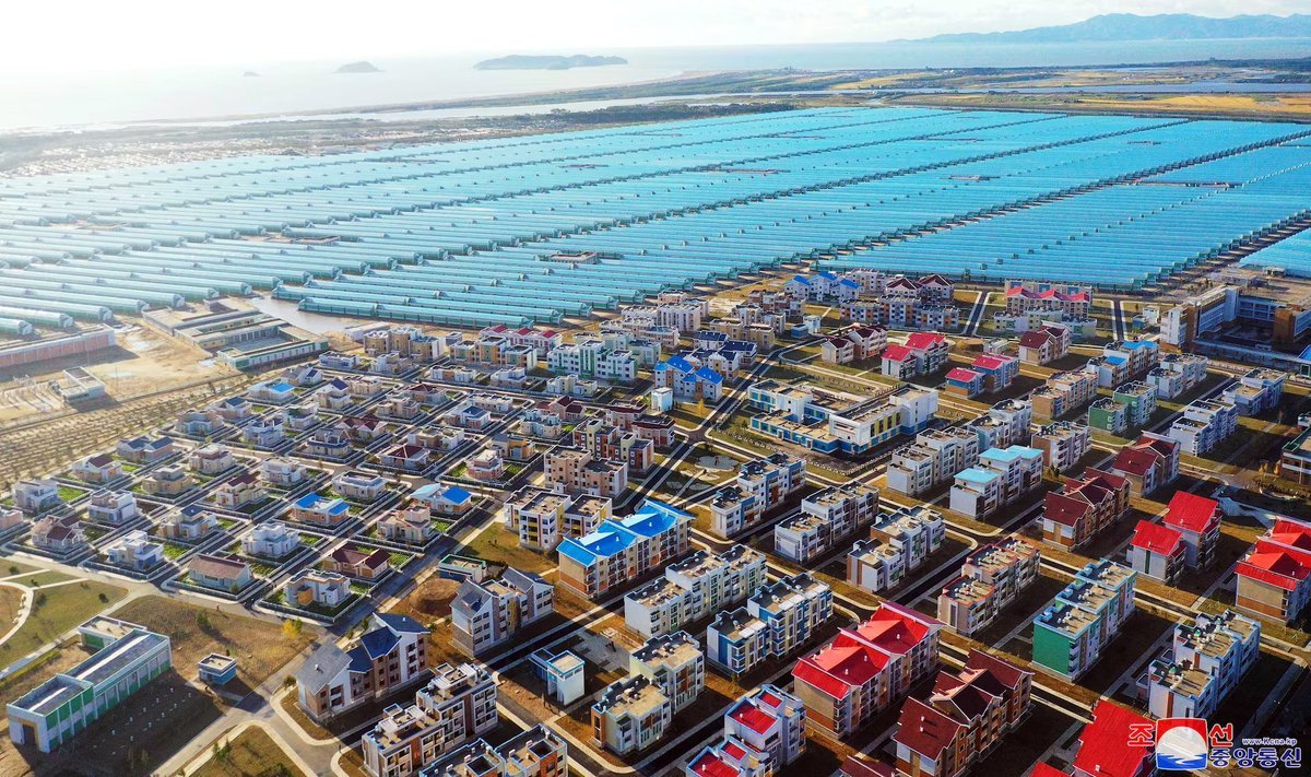 Fekerfanta's tweet image. Invernadero de Ryonpho, Corea del Norte 🥒🇰🇵