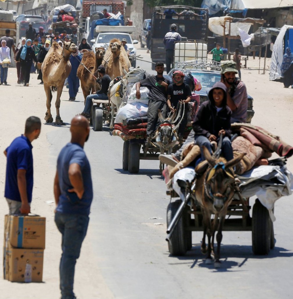 UNRWAes's tweet image. El desplazamiento continúa en Gaza.
La población se ve obligada a huir de nuevo, sin ningún lugar seguro al que ir.
Muchas personas ya han sido desplazados varias veces.
El alto el fuego debe llegar inmediatamente.