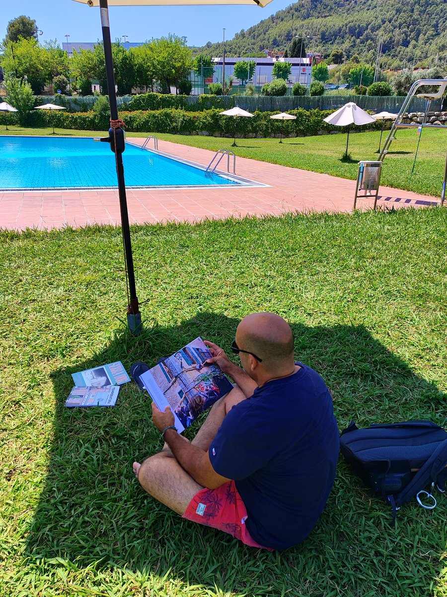 revistesAPPEC's tweet image. 📚🌞Aquest estiu, les revistes en català a la piscina i a la platja!

L’APPEC i @bibliotequescat impulsen, un any més, les #bibliopiscines i #biblioplatges a 115 biblioteques de tot Catalunya.

🎯Lectura en català a l’aire lliure per a totes les edats i gustos!

#revistesappec