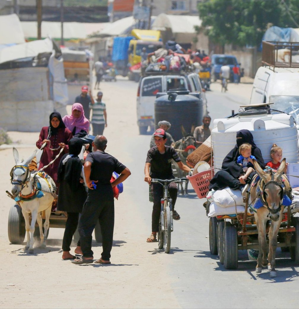 UNRWAes's tweet image. El desplazamiento continúa en Gaza.
La población se ve obligada a huir de nuevo, sin ningún lugar seguro al que ir.
Muchas personas ya han sido desplazados varias veces.
El alto el fuego debe llegar inmediatamente.