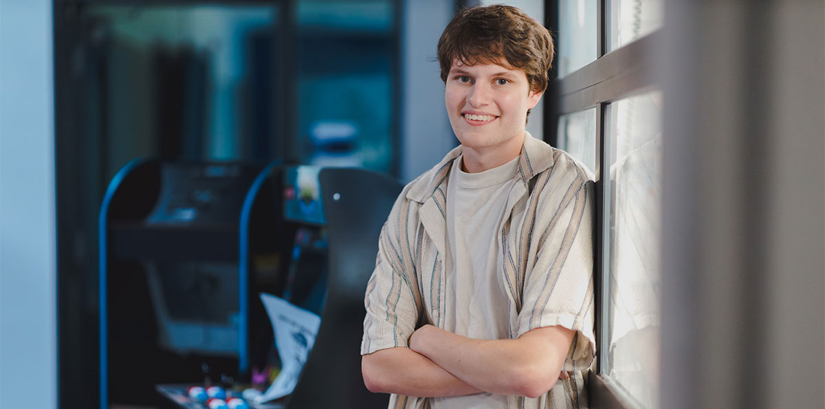Enrolled in #ShawneeState's nationally-ranked game design program, Dustin Simpkins sees how the connections made in his small class sizes impact his ability to learn.

“You can really get to know everyone in the room + learn with them.”

📰 » shawnee.edu/news/ssus-simp…