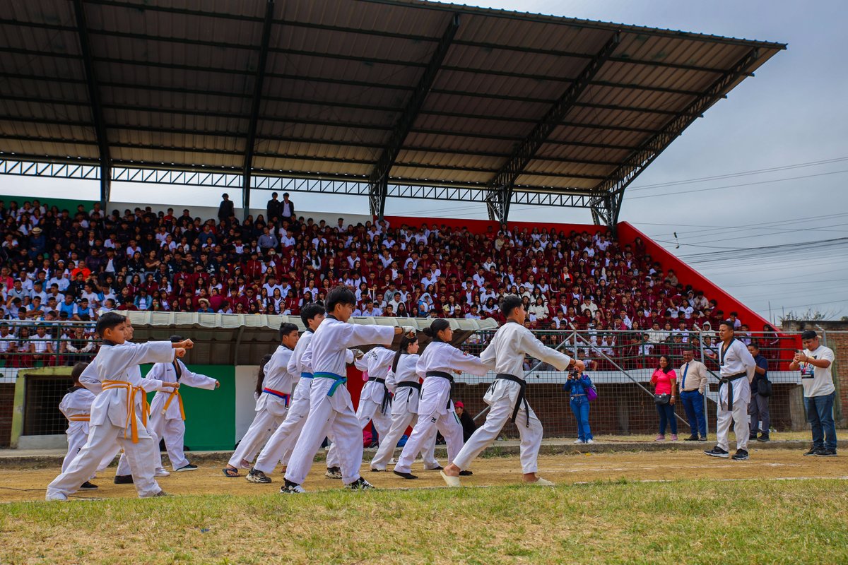 Más fuerza al deporte en Montecristi 🏟️

#MinDeporte recorrió el Estadio Metropolitano, donde se mejoró techado, gradas y camerinos gracias a la gestión conjunta con el GAD Montecristi liderada por Jonathan Toro.

📢 ¡El deporte crece con obras, respaldo y comunidad!
