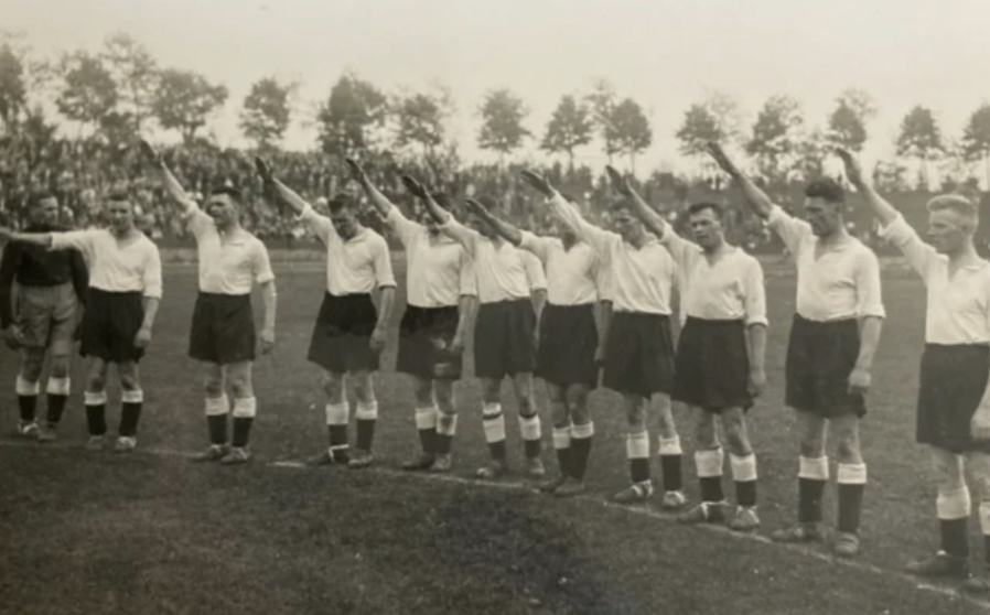 fharris2011's tweet image. The England team doing the "right thing" in Nazi Germany
Political gestures and football should never, ever mix