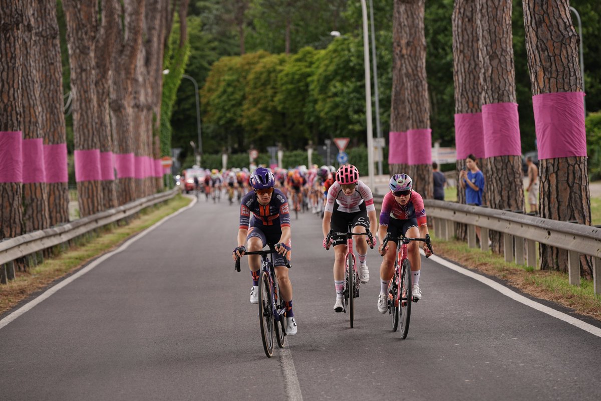 girowomen's tweet image. The thrill and adrenaline of the race wouldnโt mean a thing without those who host it.
To the host regions and stage cities, we give you our heartfelt ๐๐๐๐๐ ๐๐๐ ๐
#visitrentino #visitveneto @MarcheTourism @ERTourism @turismoER
#GirodItaliaWomen #WonderfulWomen #WOW
