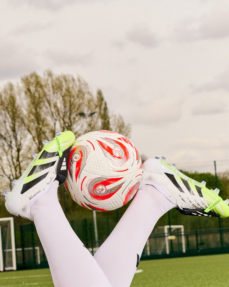 ManUtdWomen's tweet image. The semi-final awaits for Grace and our #Lionesses 🏆🔥
@adidasFootball's match ball for #WEURO2025 has arrived, and is ready for action ⚽️