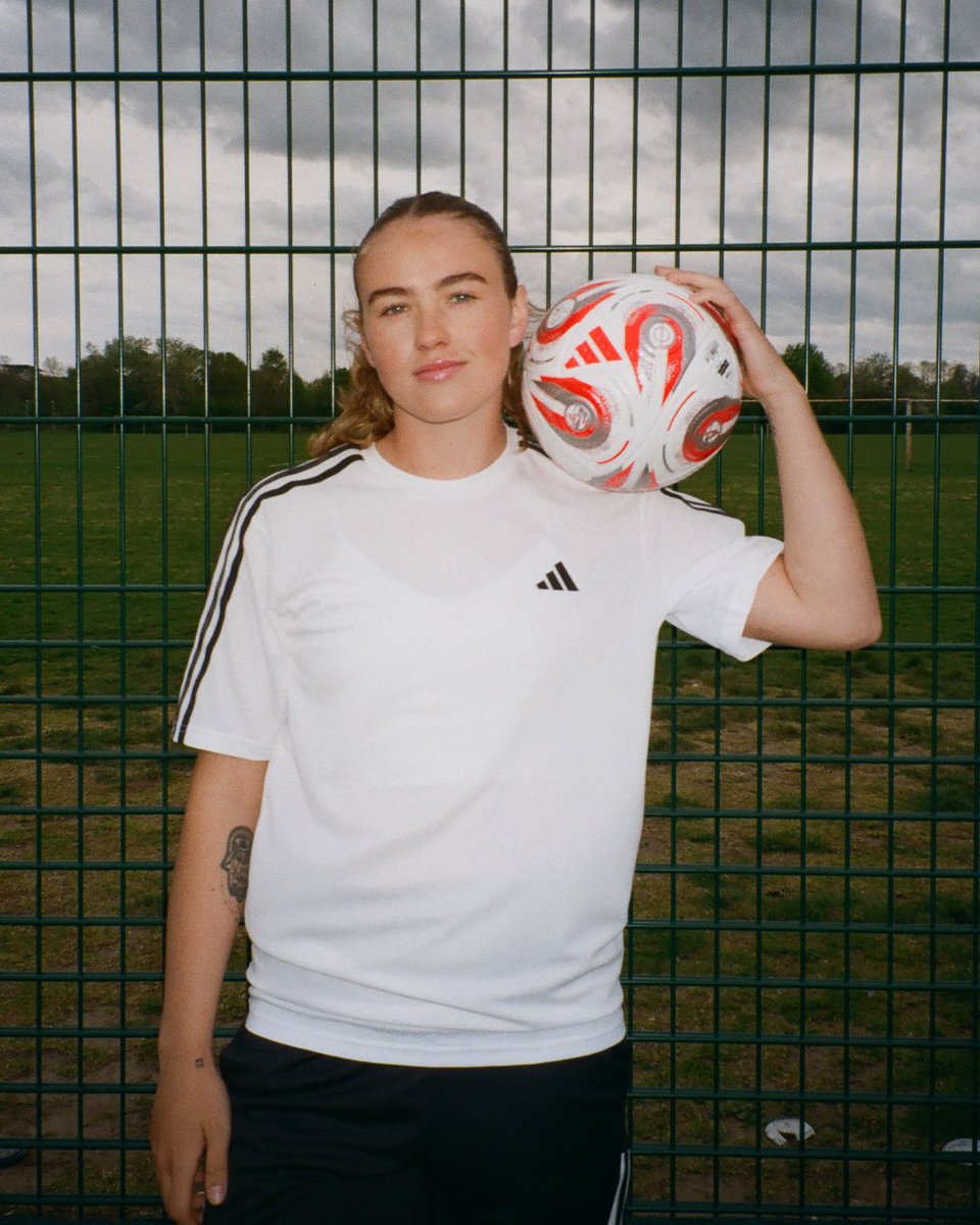 ManUtdWomen's tweet image. The semi-final awaits for Grace and our #Lionesses 🏆🔥
@adidasFootball's match ball for #WEURO2025 has arrived, and is ready for action ⚽️