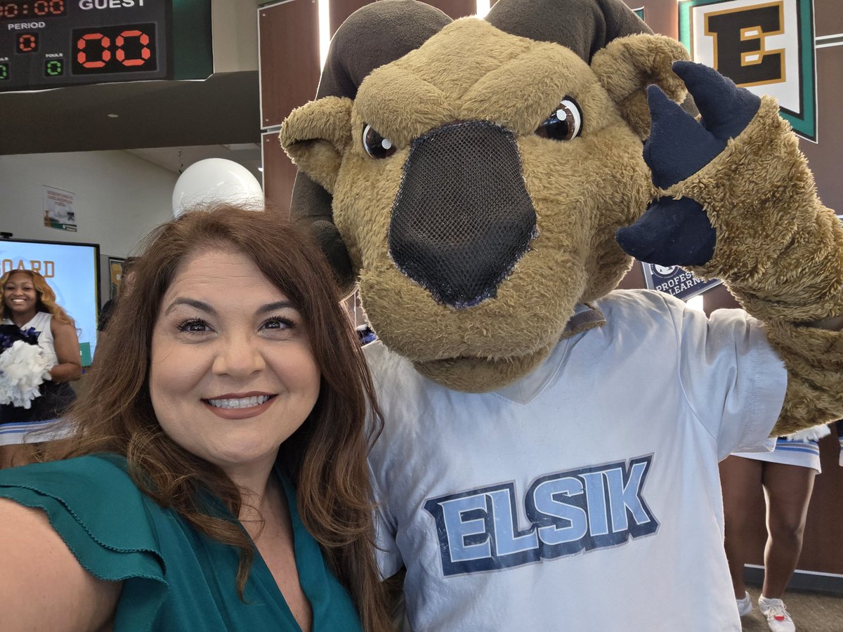 MatturroMEd's tweet photo. As a proud @AliefISD @ElsikHighSchool Alum & former π£ COE, I had to get a selfie with Rocky!! π #MightyRams #AliefProud https://t.co/VBS3M1LVGF