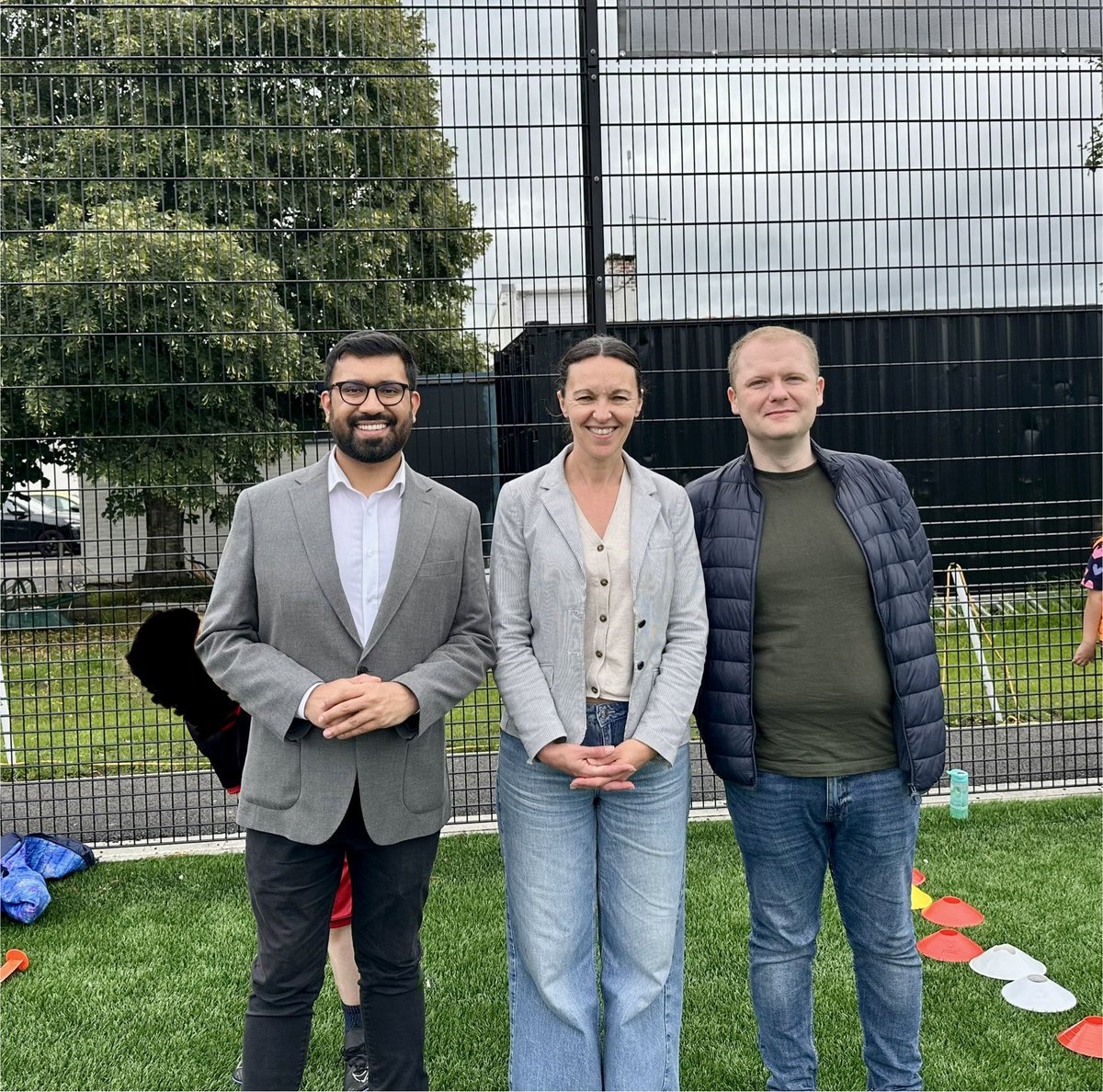 Great to visit <a href="/HomeStartGS/">Home-Start Glasgow South</a> today with local councillor <a href="/Sean_Ferguson93/">Cllr Sean Ferguson</a> to discuss the ongoing cost of living crisis and its impact on local families. 

Also great to visit <a href="/gscauldhouse/">GSC Auldhouse Foundation</a> to see their fantastic Holiday Food &amp; Activity Programme in action!