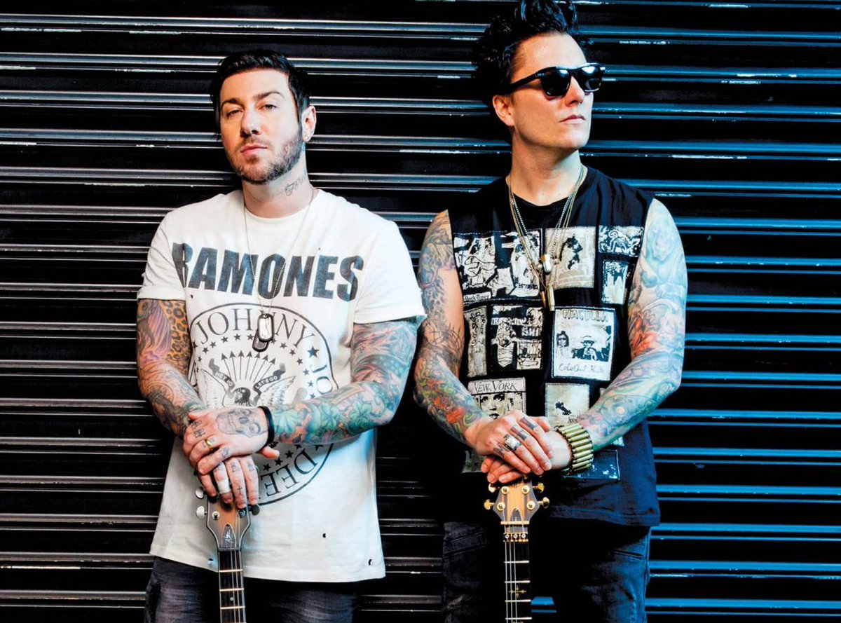 STCONightmares's tweet image. Zack and Syn doing a photoshoot for Guitar World’s January 2017 issue at the Edge Studios in Los Angeles, California - 20th October 2016
📷: Jeremy Danger