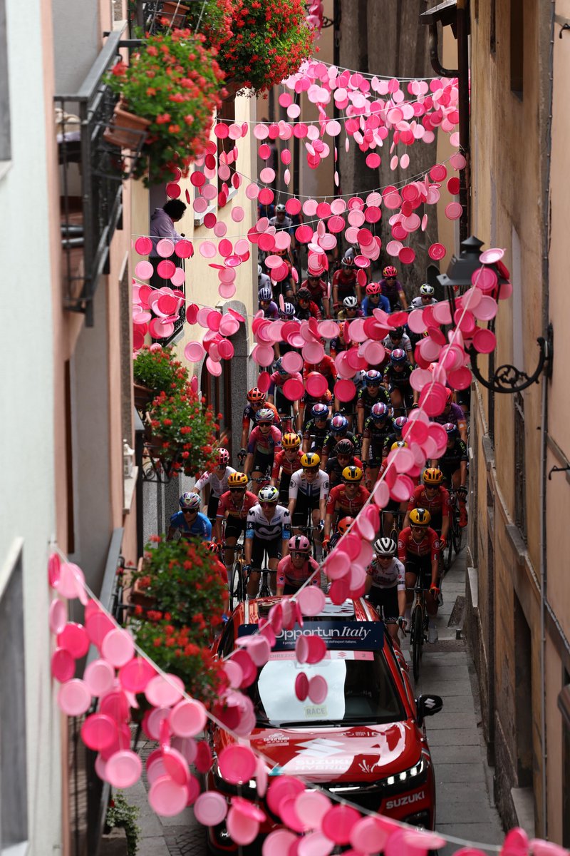 girowomen's tweet image. Lโemozione e lโadrenalina della gara non sarebbero niente senza chi le ospita.
Regioni ospitanti e cittร di tappa, a voi il nostro ๐๐๐๐๐๐ ๐
#visitrentino #visitveneto @MarcheTourism @ERTourism @turismoER
#GirodItaliaWomen #WonderfulWomen #WOW