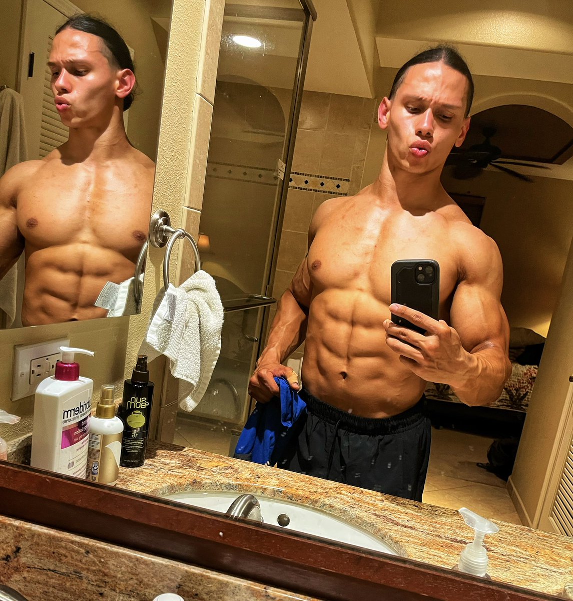 theJarielRivera's tweet image. Vacation Striations💪🏼💪🏼