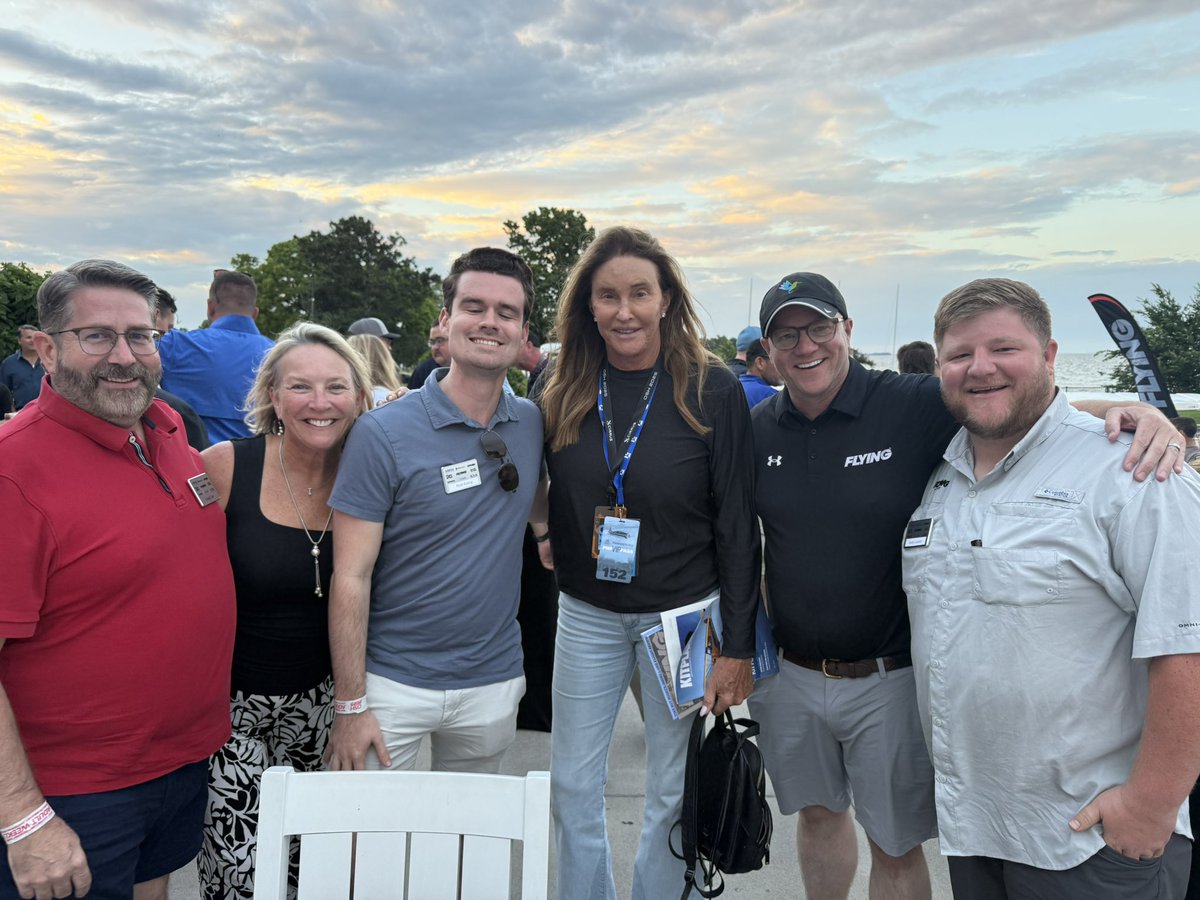 FreightAlley's tweet image. The annual FLYING party at Oshkosh was amazing.
With some special guests this year.