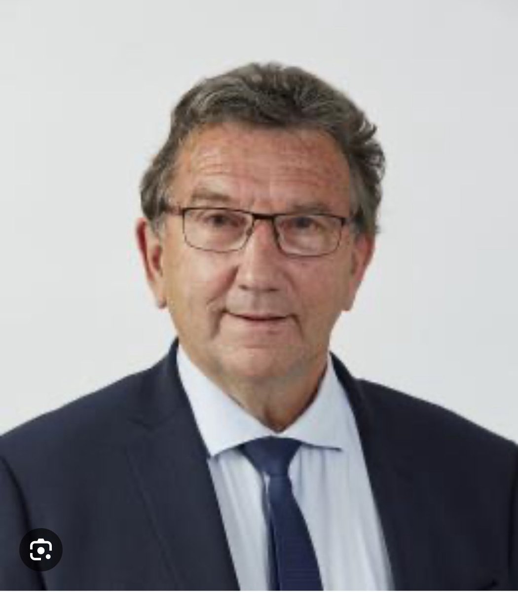yfavennec's tweet image. La disparition de mon ami Gérard Dujarrier me dévaste. C’est un monument de la vie politique de notre département qui nous quitte : un élu de terrain, proche des gens, un homme loyal et fidèle. J’adresse à son épouse, ses enfants, ses proches mes condoléances les plus attristées.