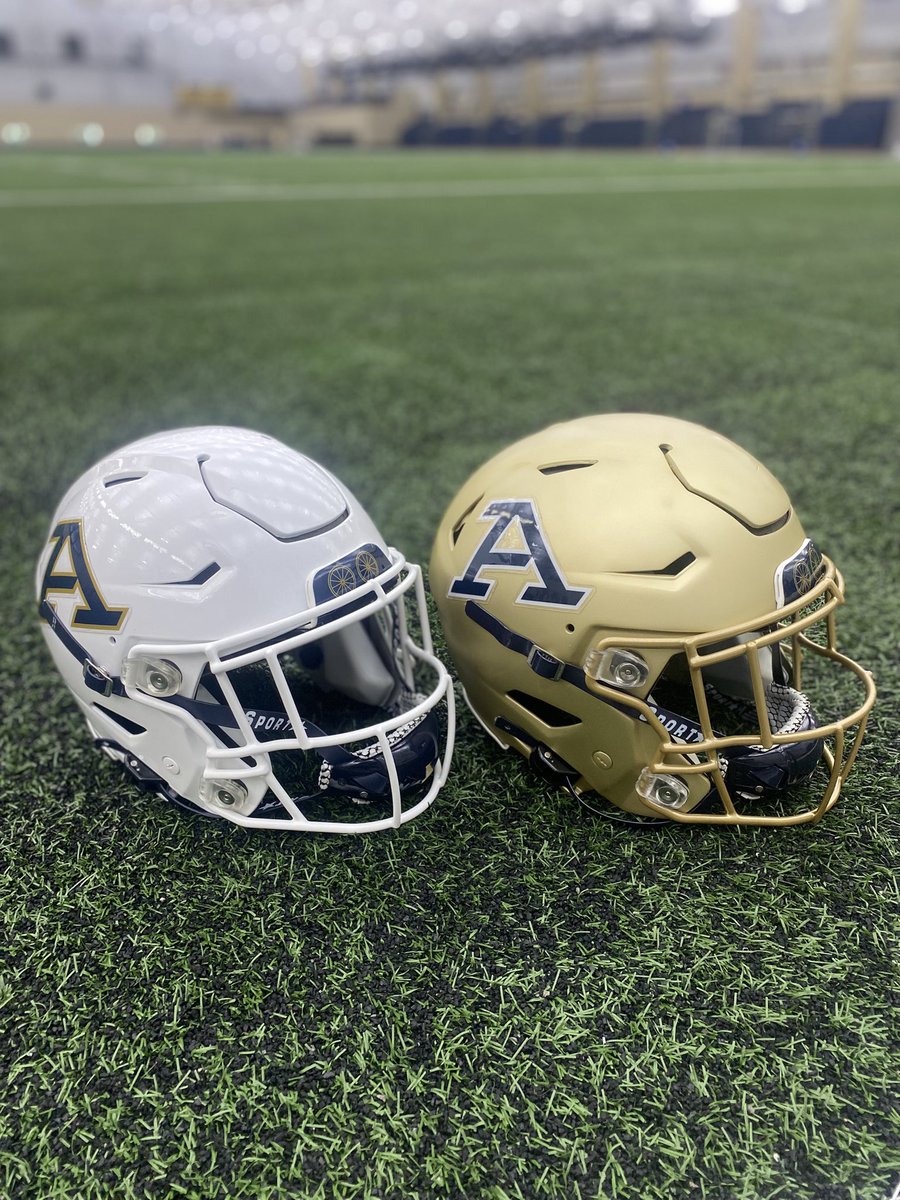 ZipsEquipment's tweet image. 👀 🛞 🦘
You’ll see it at @MACSports Media Day first and then Game 1 on August 28th, the double Wagon Wheel on the front! 23’ & 24’ back2back wins- let’s keep adding too it. Almost Training Camp Time! #GoZips #MakeTheClimb @HealyAwards @RiddellSports @ZipsFB