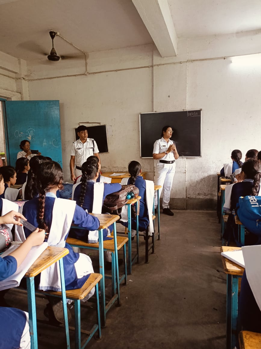 KPPortDiv's tweet photo. An awareness programme was held at Metiabruz Girls High School on women safety, cyber crime, road safety &amp; crimes against children. Kolkata Police initiatives like Tejashwini, Winners teams &amp; Bondhu App were shared. A good number of students &amp; teachers attended the said programme https://t.co/VSsUo8rTkT