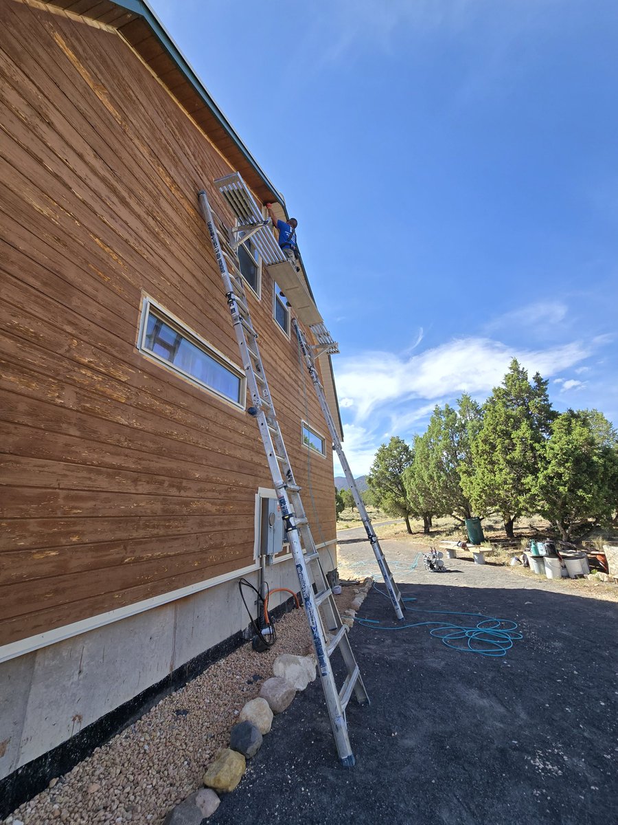 StevenTRobinso1's tweet image. A frames aren't ment for ladder jacks but James is a buck fifty soaking wet so I'll let it slide.