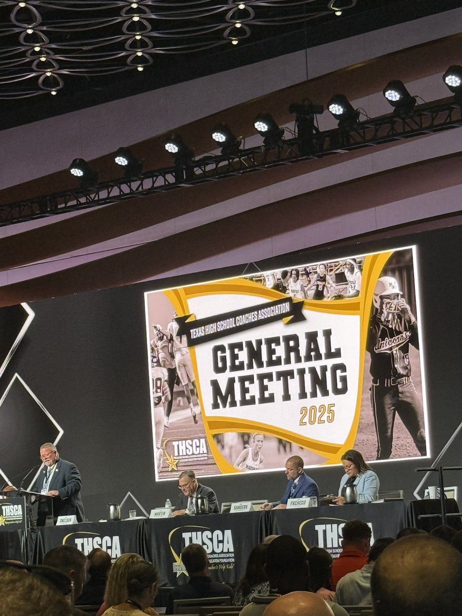 Coach_Messer's tweet image. Excited to get the @THSCAcoaches General Meeting started. #THSCABrandAmbassador