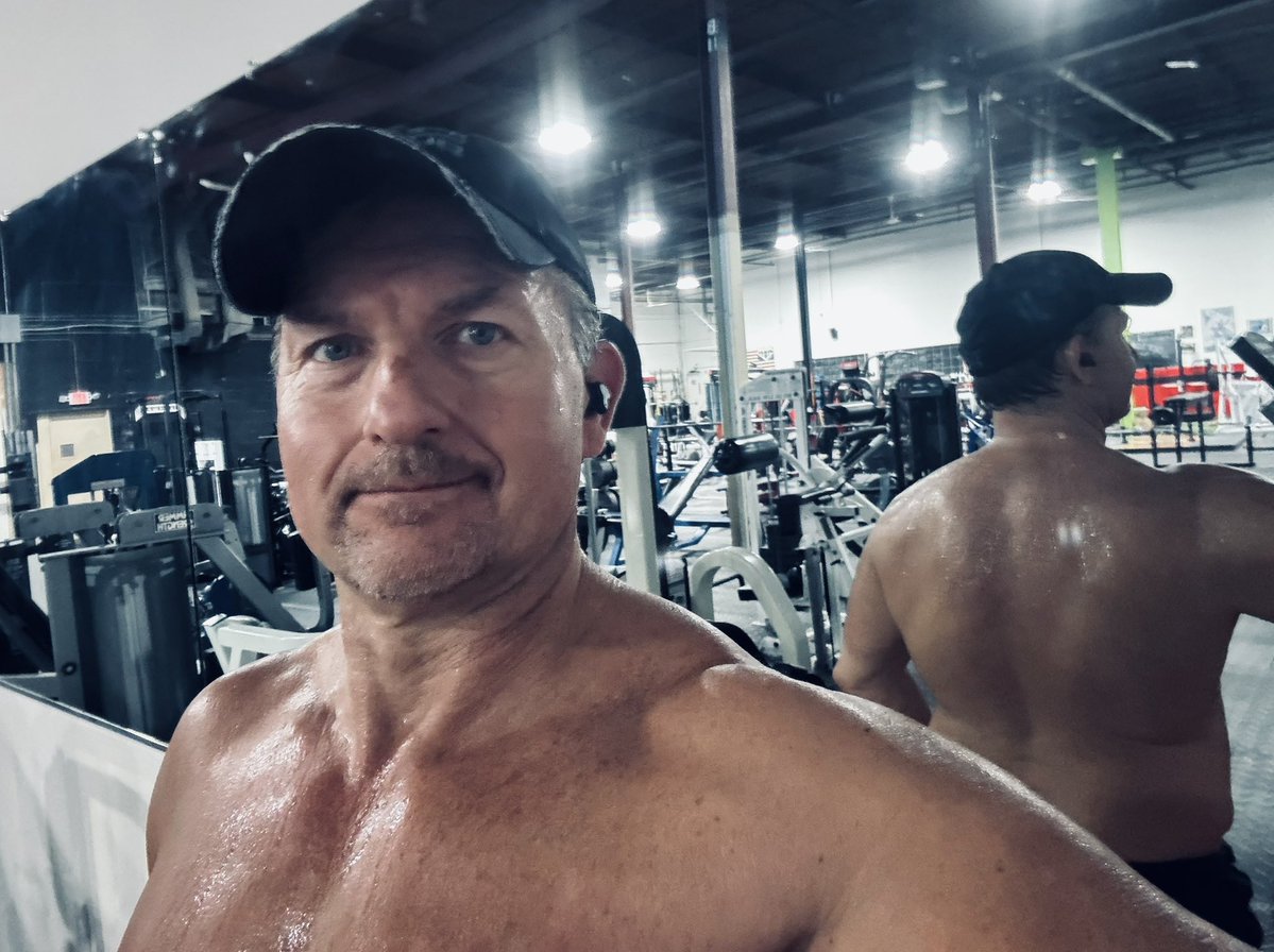 Russell_Writer's tweet image. Dripping…🥵😏💪🔥🦍
#bodybuilding #liftingheavyshit #muscle #coach #allgains #swole #tuesdaymorning #beastmode #shirtless #beefcake #writerslife