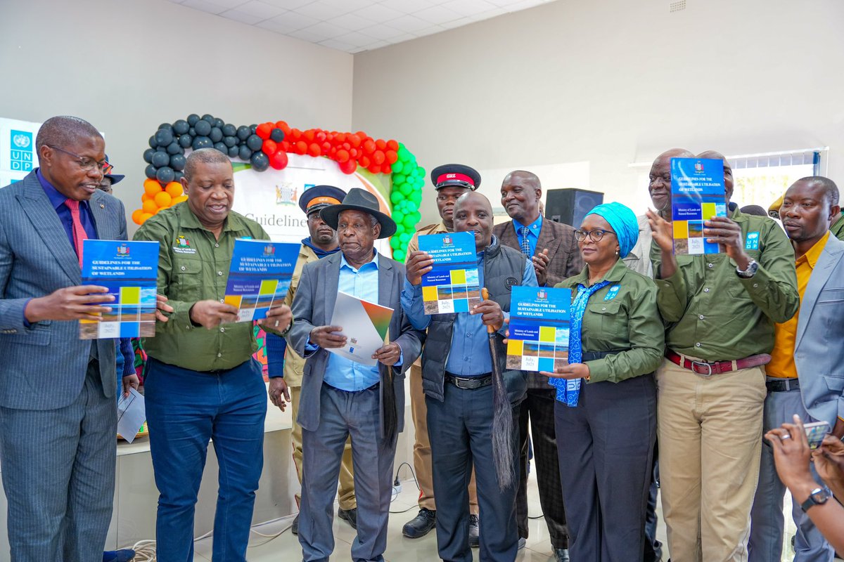 UNDPZambia's tweet image. Zambia has launched Wetlands Utilisation Guidelines!
Wetlands are home to 🇿🇲’s most iconic species:
🦢 The Shoebill
🦌 The Kafue Lechwe
🎣 Local fish species
But we’re losing habitats fast.
New wetlands guidelines aim to change that w/ smart protection across 8 Ramsar sites.