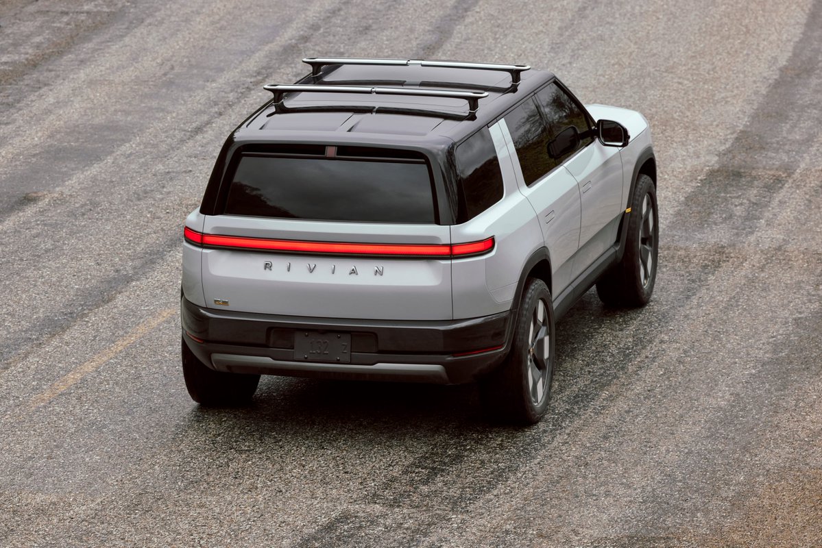 ZagDaily's tweet image. American EV manufacturer @Rivian to open an ‘AI hub’ in the UK to develop its autonomous driving capabilities.
#ZagConnected
Read more: zagdaily.com/trends/rivian-…