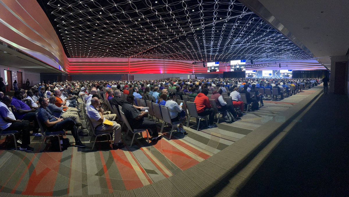 NicoSummerfield's tweet image. PACKED HOUSE for the @THSCAcoaches General Meeting. This is how we do it in Texas 💪
#THSCABrandAmbassador