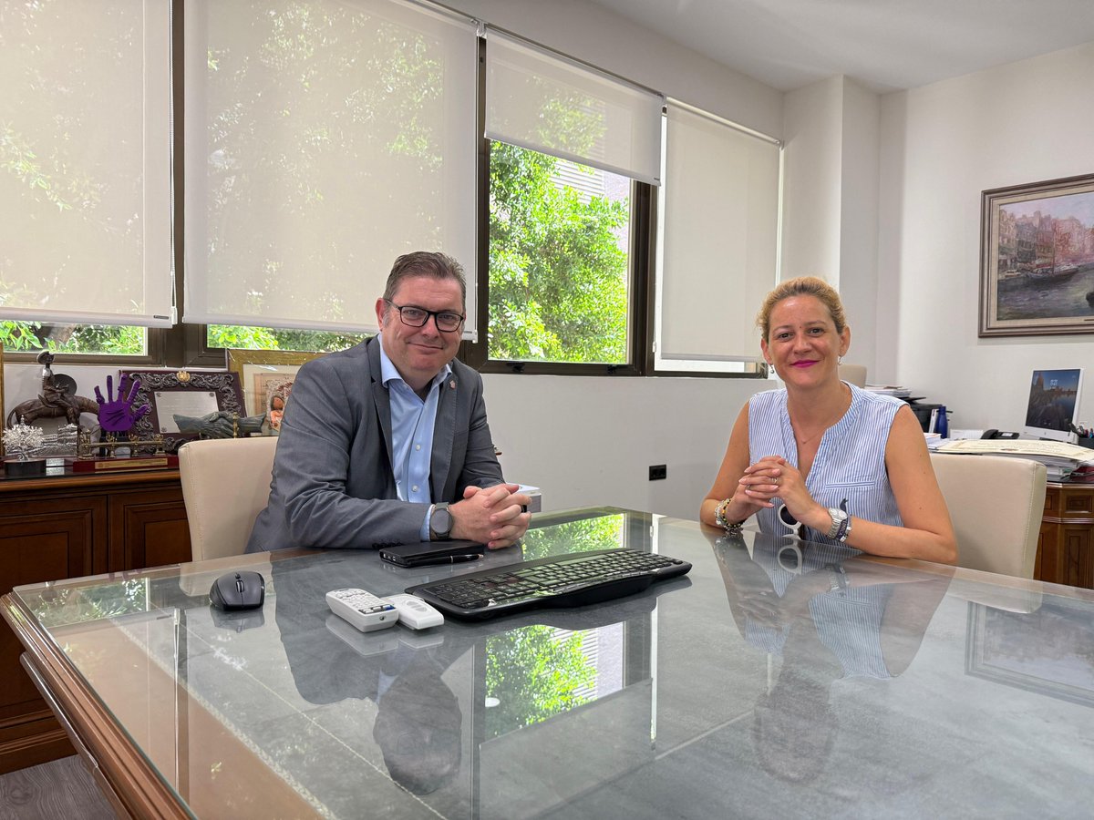 🤝 Reunión entre Rosa María Díaz Martín, de Conversia, y <a href="/ManuelJiCa/">Manuel Jiménez Caro</a> , presidente del <a href="/CAFMalagaES/">CAF Málaga</a>, para revisar nuestro acuerdo de colaboración y planificar nuevas acciones conjuntas. 

Desde el <a href="/CAFMalagaES/">CAF Málaga</a>  seguimos fortaleciendo alianzas que aportan valor a nuestros