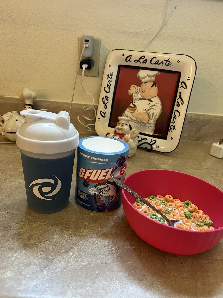 _KHAOTiQ_'s tweet image. Shark Week is still in a frenzy and @GFuelEnergy brought back Gummy Sharks to celebrate!!! Today we’re havin breakfast and takin a dive! Grab this delicious Blue Raspberry flavor before it swims away! Use codes KELLYIISKOOL + Code KHAOTIQ to support my bestie and I 🦈 💙
