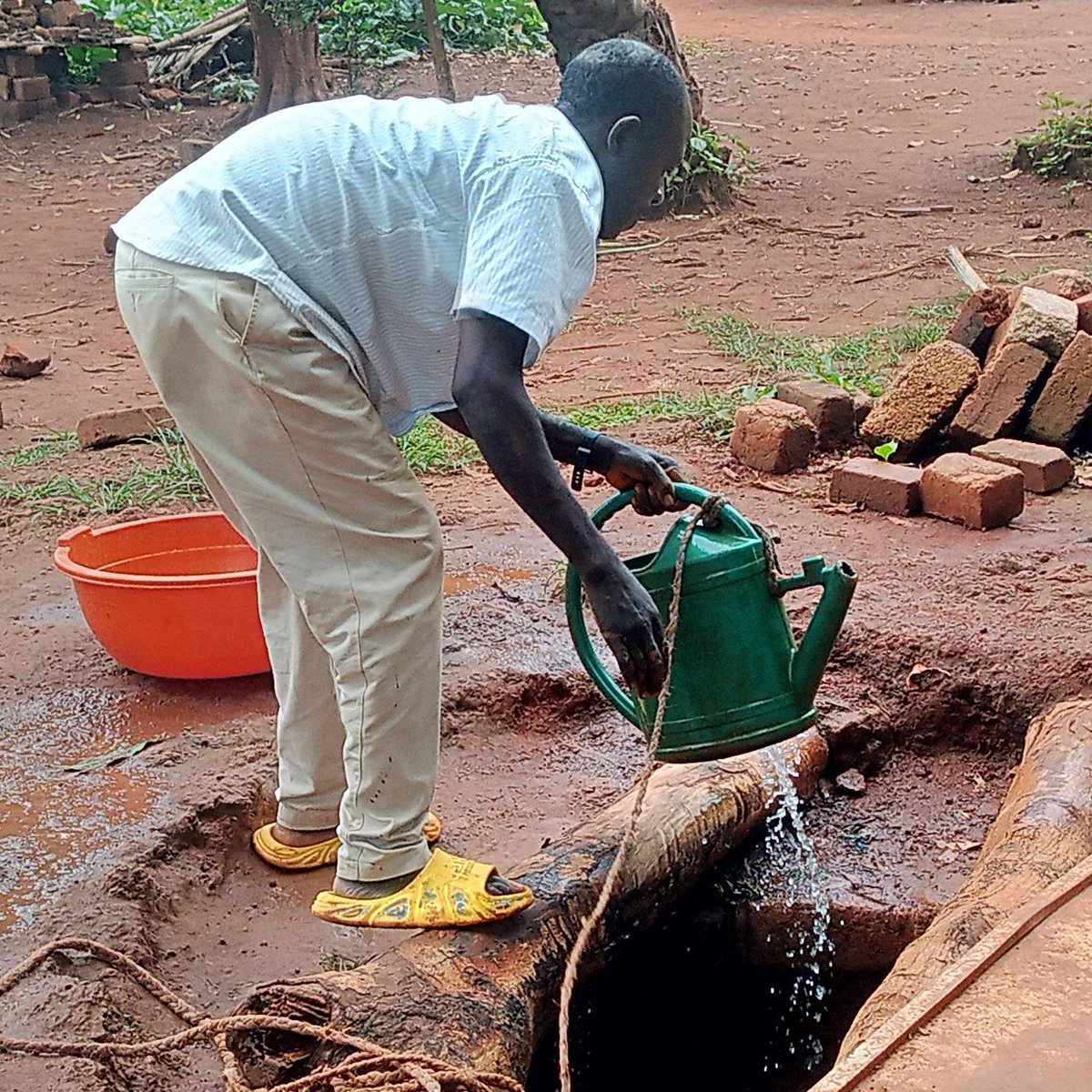 📍Rafaï sud-est #RCA. Les humanitaires ont évalué la semaine passée les besoins des personnes déplacées et demandeurs d’asile soudanais récemment arrivés, et fourni une première assistance en santé à travers une clinique mobile. Besoins urgents en santé, eau, protection et abris.