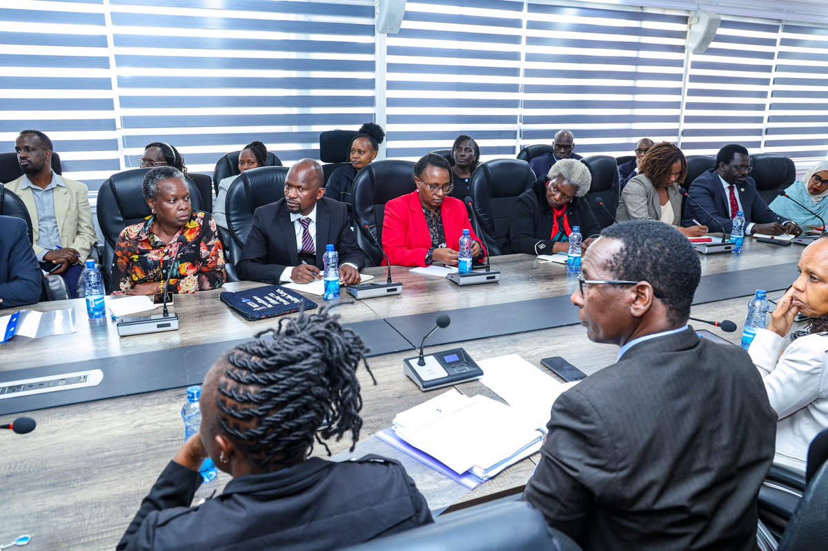 HonAdenDuale's tweet image. Held a consultative meeting this afternoon with universities offering nursing programmes, where I announced far-reaching reforms to restore integrity, transparency and fairness in the posting of BScN interns, following serious irregularities in the 2025/2026 placement process.…