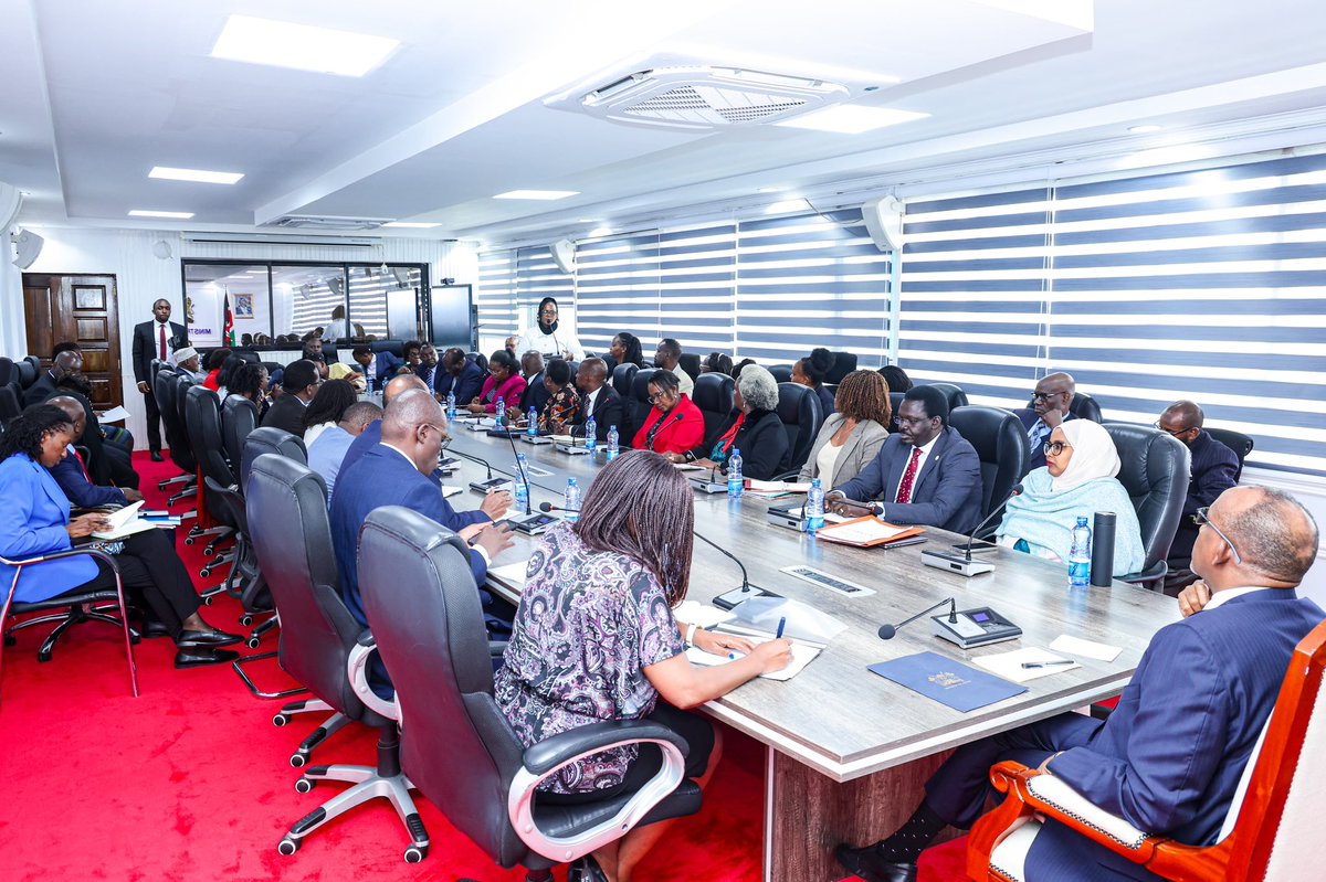 HonAdenDuale's tweet image. Held a consultative meeting this afternoon with universities offering nursing programmes, where I announced far-reaching reforms to restore integrity, transparency and fairness in the posting of BScN interns, following serious irregularities in the 2025/2026 placement process.…