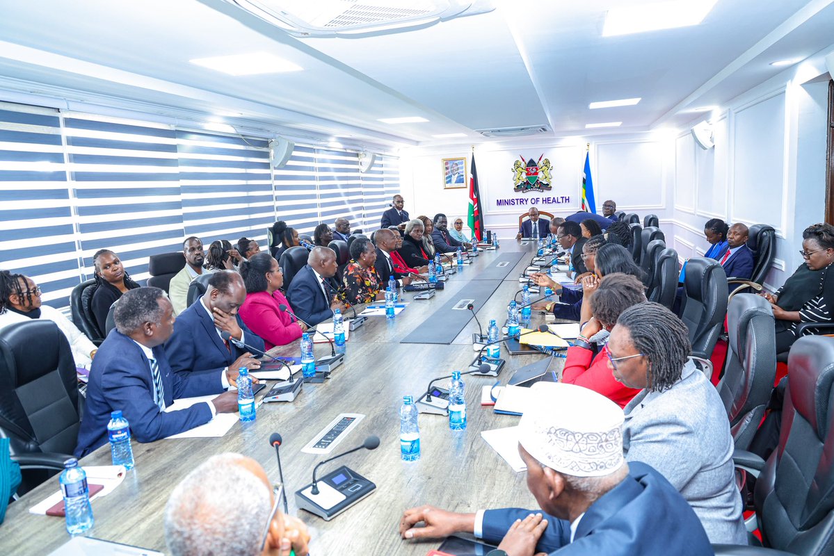 HonAdenDuale's tweet image. Held a consultative meeting this afternoon with universities offering nursing programmes, where I announced far-reaching reforms to restore integrity, transparency and fairness in the posting of BScN interns, following serious irregularities in the 2025/2026 placement process.…