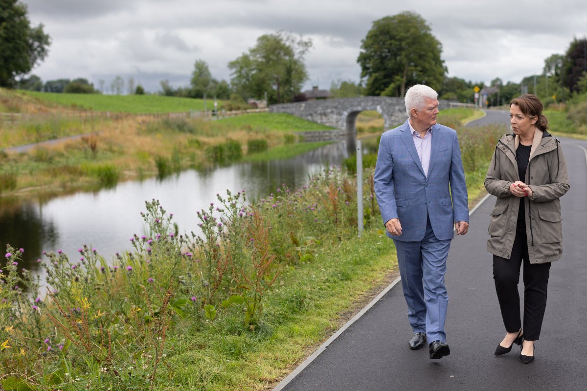 deptinfra's tweet image. Infrastructure Minister @LizKimminsSF visited Clones today where she had the opportunity to hear about the economic and recreational benefits of the cross-border Ulster Canal Project from @waterways_Irl CEO John McDonagh.
Phase 2 of the redevelopment project which opened in…