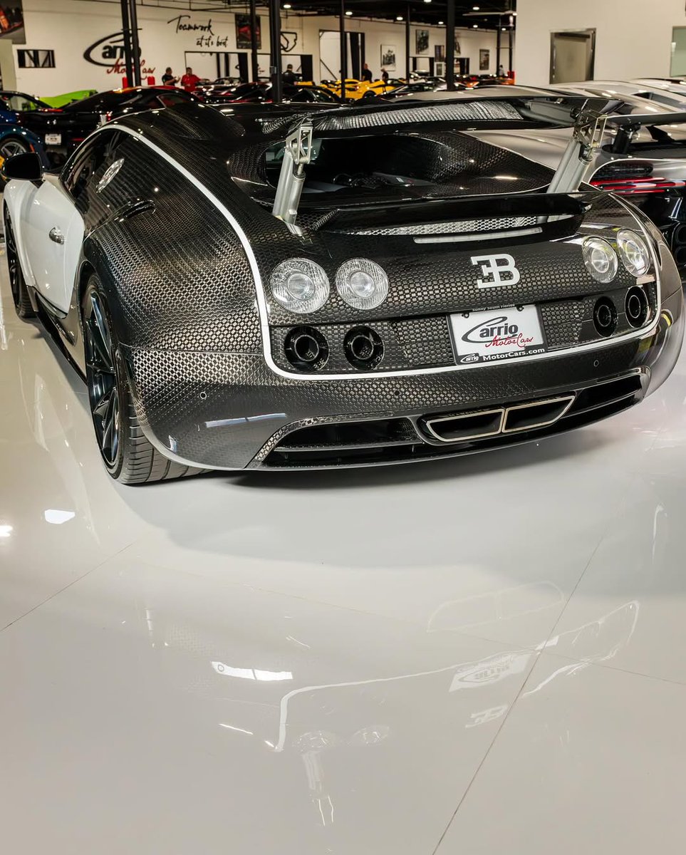 duPontREGISTRY's tweet image. 2008 Bugatti Veyron | Mansory Linea Vivere | 1 of only 2 in existence!