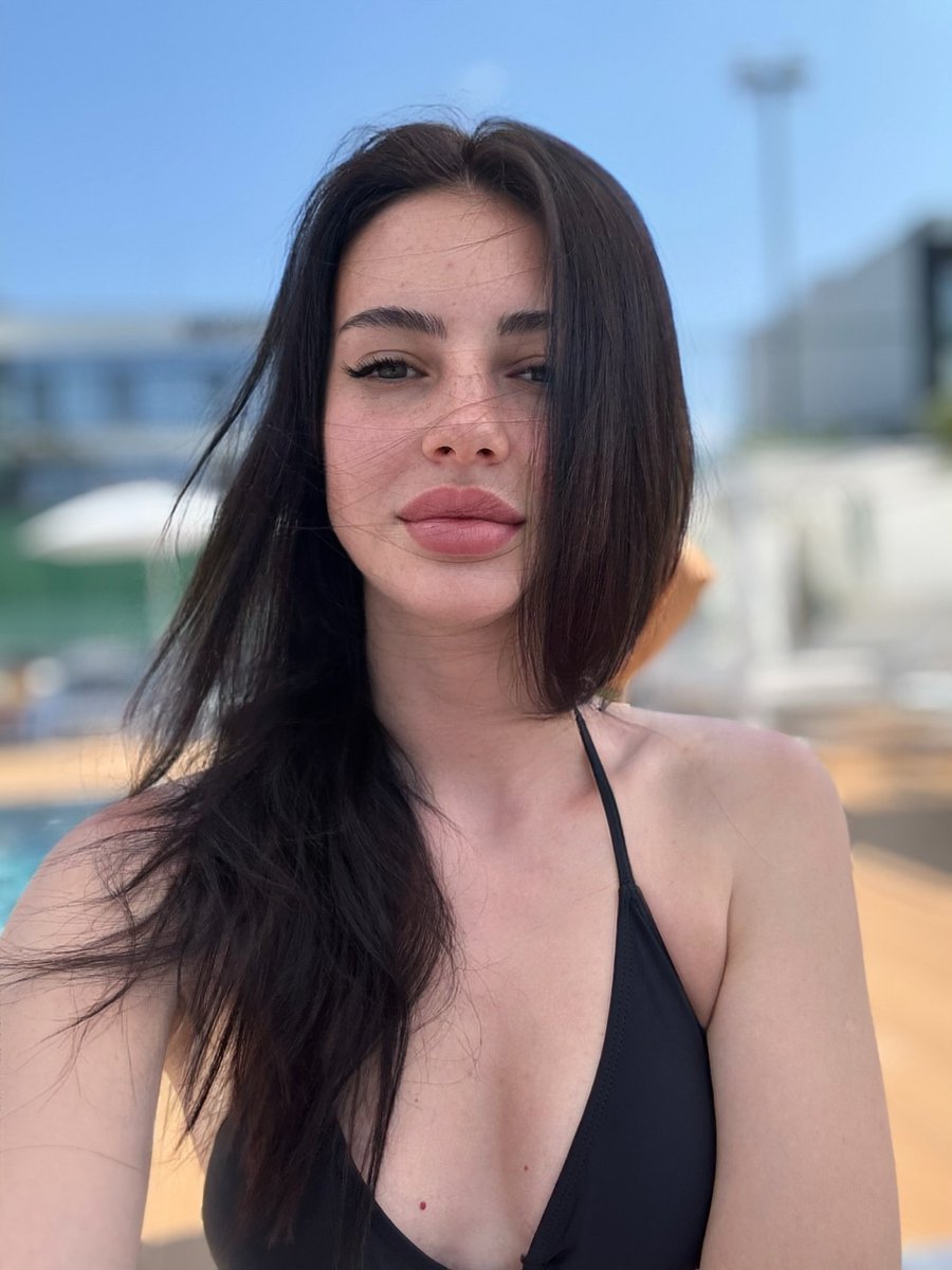 Maribel85640553's tweet image. A clean patriotic woman with zero tattoos is the most attractive🇺🇸 🖤🤍
Yes or no ?