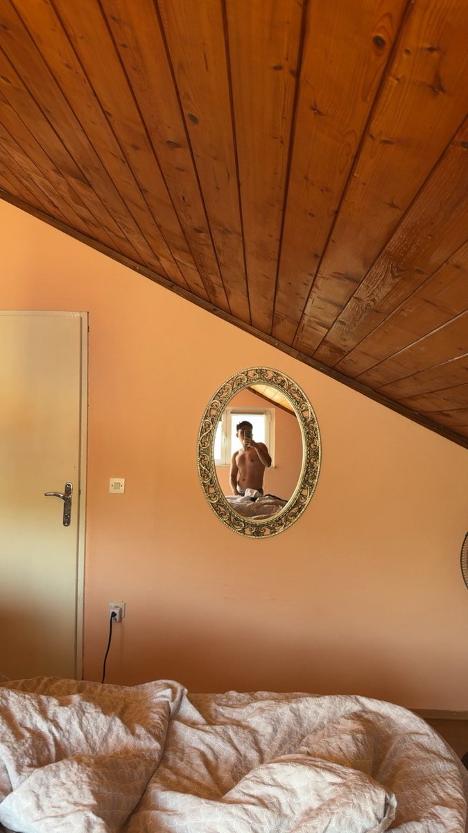 Brybry2192's tweet photo. Felt skinny this morning in Croatia #gay https://t.co/1GisQc7bZr