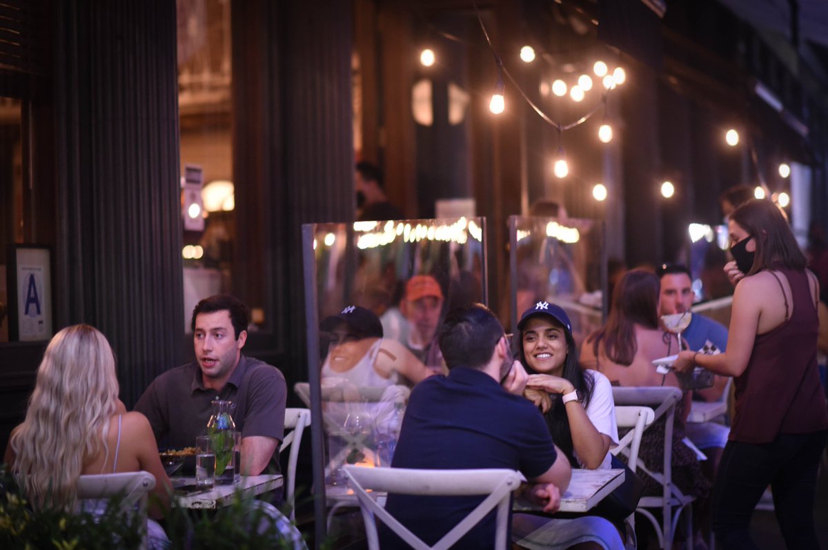 nycgob's tweet image. ¿Planeando cenar fuera con alguien especial?
El momento no podía ser más ideal: Acaba de empezar la Semana del Restaurante de NYC con menús a precio fijo en establecimientos de toda la ciudad. Disfrute de la oferta hasta el 17 de agosto.
nyctourism.com/restaurant-wee…