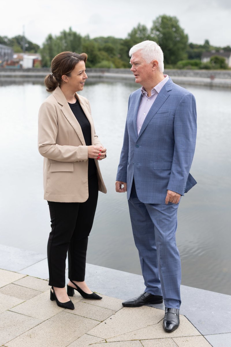 deptinfra's tweet image. Infrastructure Minister @LizKimminsSF visited Clones today where she had the opportunity to hear about the economic and recreational benefits of the cross-border Ulster Canal Project from @waterways_Irl CEO John McDonagh.
Phase 2 of the redevelopment project which opened in…