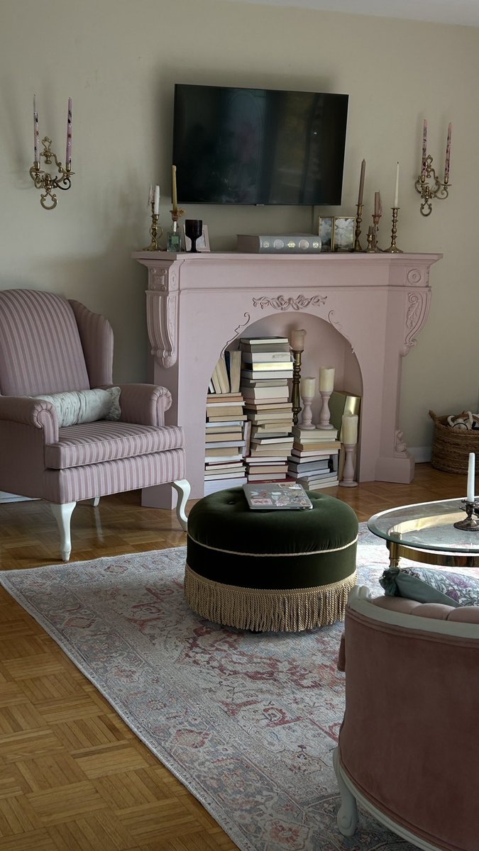 babooshke's tweet image. My poor dad, anytime I ask him to build me something it’s always incredibly oversized. 14x8ft cabinet, 7.2x5ft mirror, chandeliers & medallions huge fireplace surround, assembling my reupholstered bed