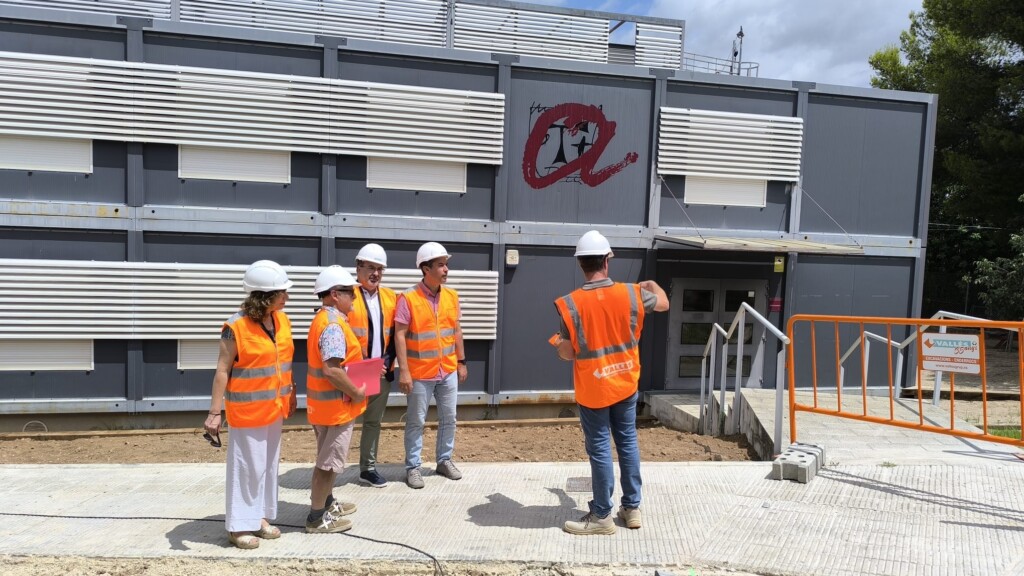 universitatURV's tweet image. 🚧Les obres d’adequació de l’accessibilitat i els espais exteriors de la seu del Baix Penedès de la #URV ja estan en marxa. L’actuació, finançada per la Diputació de Tarragona i l’Ajuntament del Vendrell, durarà uns tres mesos
👉diaridigital.urv.cat/inici-obres-se…