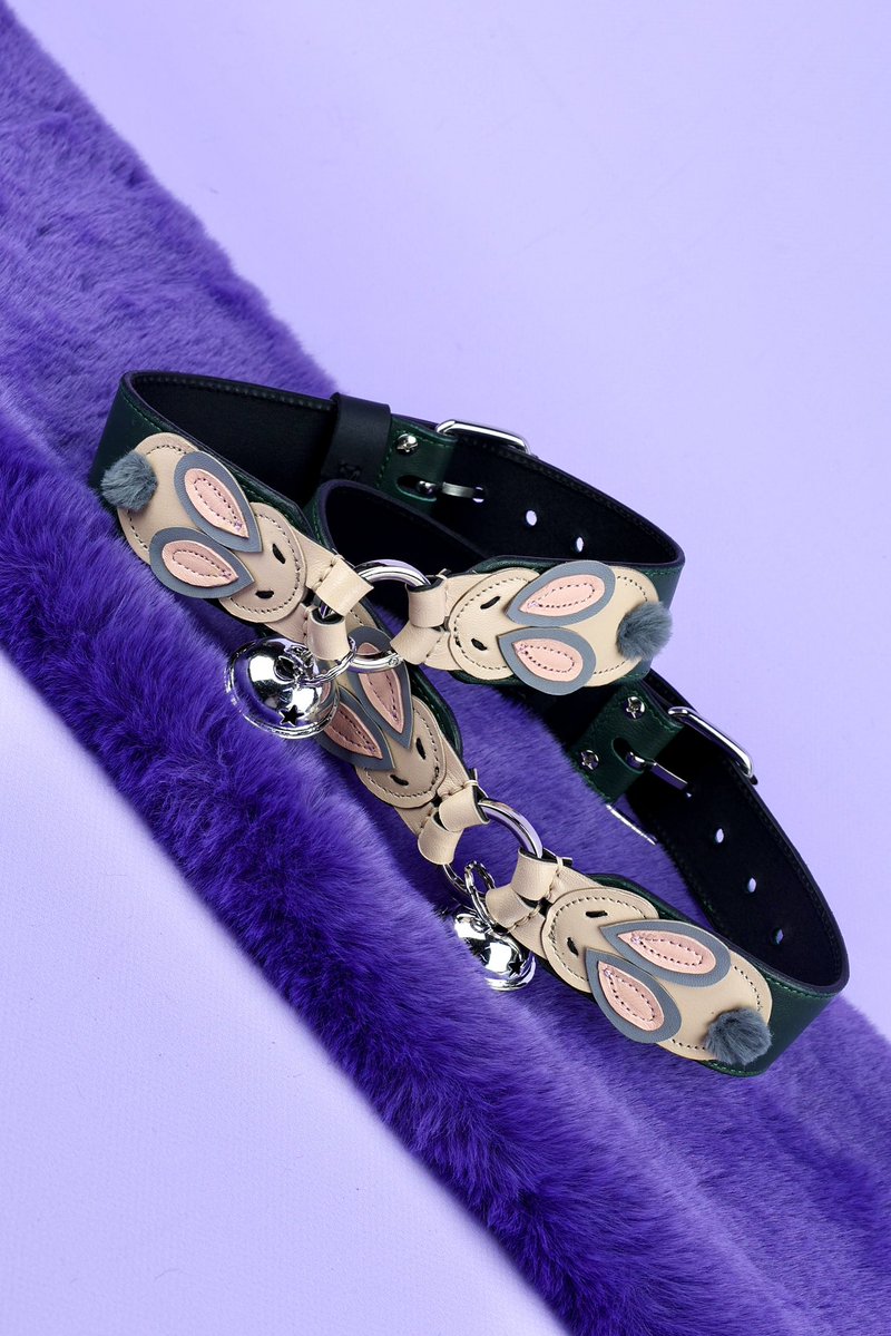 Sigida_plushies's tweet image. Many people choose white rabbits on a pink stripe, but look how cool beige rabbits look on a dark green stripe. You can buy the same collar on Etsy. Commissions are open!