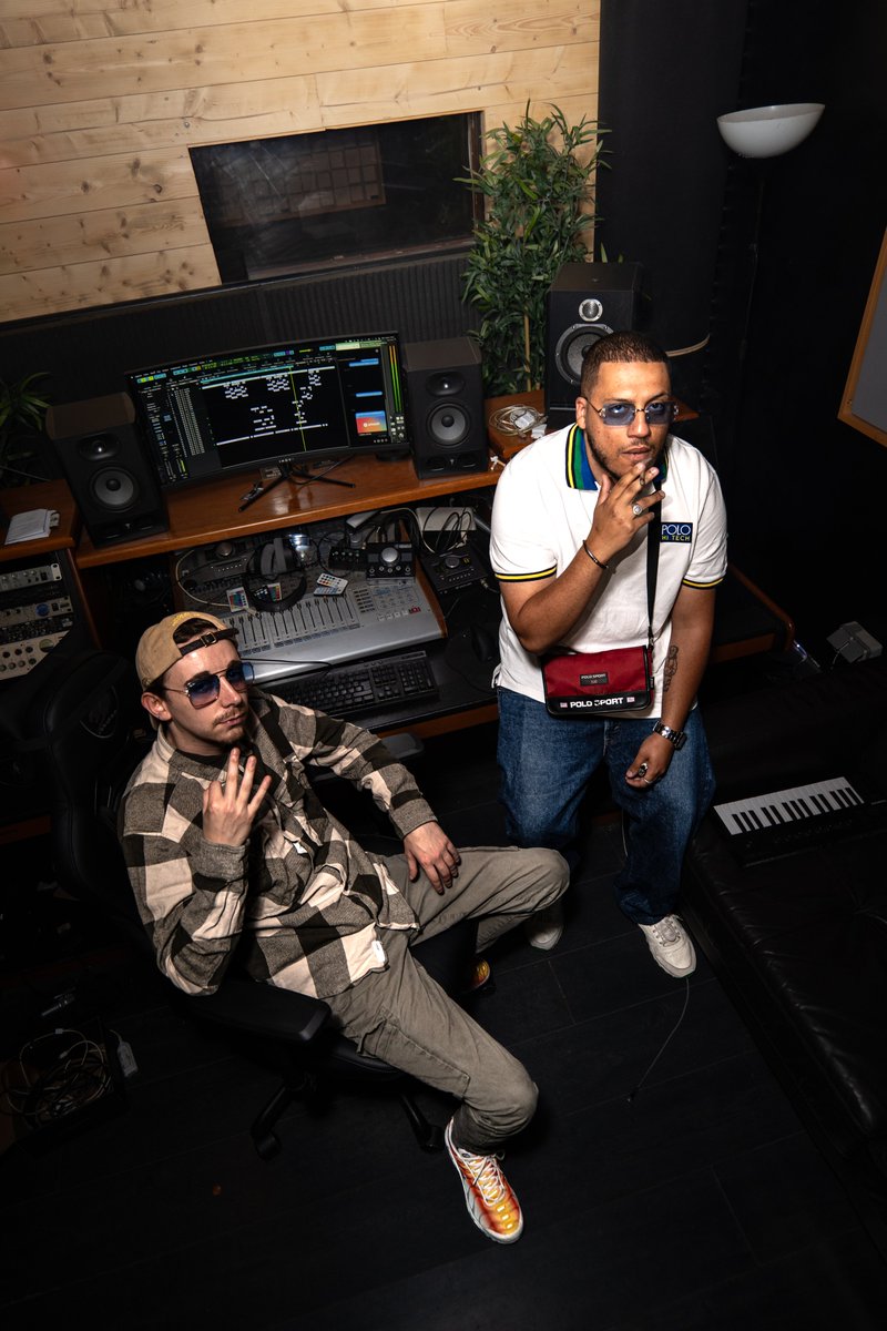 TIPI_MOBB's tweet photo. le tipi on merci bcp pour vos retours sur nos derniers diez on taff fort pour envoyer notre prochain projet d'ici la fin de l'année ❤️❤️
en attendant on a collaboré avec pas mal de frérots @OgBileNoire @IamBigCarson @skuro_god et on revient en août avec une très belle surprise !! https://t.co/VzBNeD0eUz
