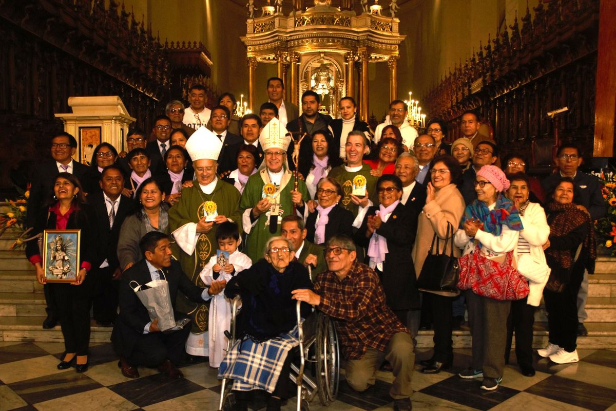 ConvocaPe's tweet image. Un día antes del lanzamiento de la ruta turística "Caminos del Papa León XIV", el enviado especial de la Santa Sede, el monseñor Jordi Bertomeu Farnós, llegó a Lima para participar de la misa de conmemoración de la aparición del milagro eucarístico de Eten en la Catedral de Lima.